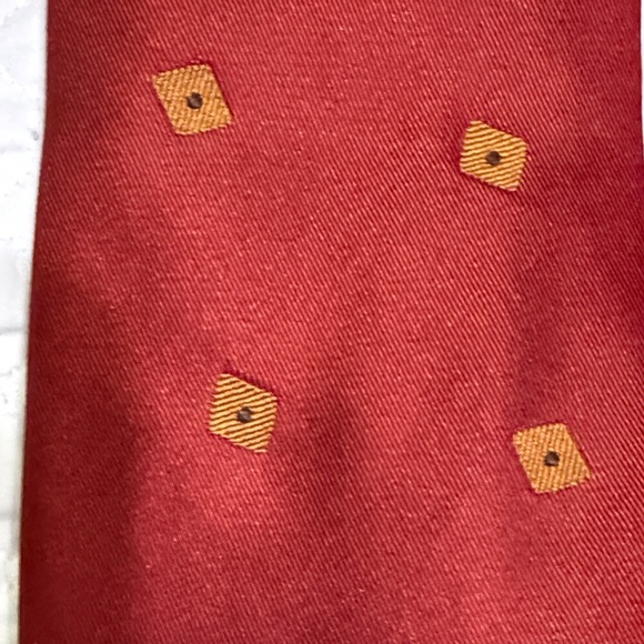Salvatore Ferragamo 100% Silk Burgundy Tie with Gold Geometric Pattern - Picture 6 of 6